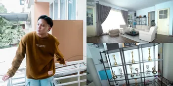7 Potret Ruang Tamu Rumah Rizky Febian yang Minimalis, Terpajang Banyak Piala Penghargaan - Berkonsep Open Space
