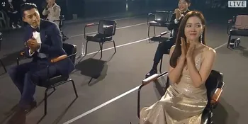 8 Foto Detik-Detik Hyun Bin dan Son Ye Jin Menang  Popularity Artist di Baeksang Awards 2020