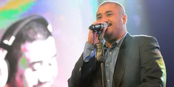 &#8216;Sahabat Jadi Cinta&#8217;, Mike Mohede Dapat Kejutan dari Young Lex