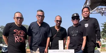 Abdel Akhirnya Nyekar ke Makam Temon, Momen Haru Pegang Nisan Sang Sahabat