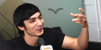 Abimana Aryasatya Beda Gaya Dengan Ariel Dalam Perankan Arai