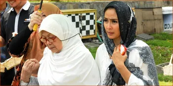 Ada Firasat, Maudy Koesnaedi Sudah Persiapkan Pemakaman Ibunda