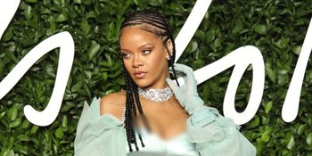 Ada Hadis Tentang Kiamat Iringi Fashion Show Lingerie-nya, Rihanna Dituntut Minta Maaf