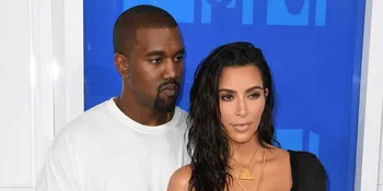 Ada Yang Aneh, Benarkah Kim Kardashian Edit Foto Ini?