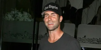 Adam Levine Ubah Rambut Jadi Blonde, Bagaimana Jadinya?