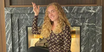 Adele Pamer Foto Pakai Bikini, Pamer Perut Rata dan Bikin Heboh Internet