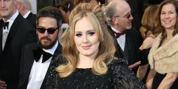 [Foto] Adele Resmi Sandang Gelar Baru Dari Kerajaan Inggris