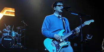 'Africa' Weezer Raih Posisi Puncak di Rock Airplay Chart