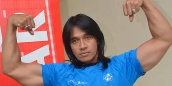 Kuat, Agung Hercules Angkat Mobil!