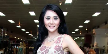 Aida Saskia Setrika Wajah Biar Kencang