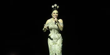 Ajak Penonton Curhat Ketika Tampil Di Synchronize Fest 2023, Kris Dayanti: Adik-Adik Mau Curhat Sama Tante?