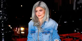 Ajak Stormi Webster Dinner, Kylie Jenner Pamer Cincin Tunangan?