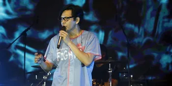 Akhirnya Bisa Salat Jumat di Masjid, Armand Maulana Terharu Sampai Nangis