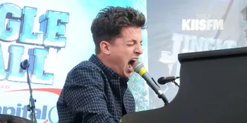 Aksi Charlie Puth Cover 'Edge of Desire' Milik John Mayer