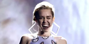 Aksi Miley Cyrus di AMA Ternyata Terinspirasi Liam Hemsworth