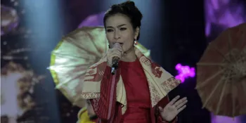 Aksi Panggung Iis Dahlia di Festival Crossborder Badau, Bikin Semua Happy
