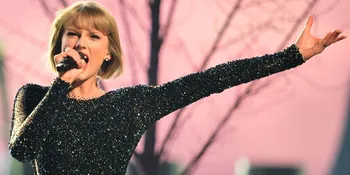 Aksi Spektakuler Taylor Swift Saat Nyanyi 'OOTW' di Grammy 2016