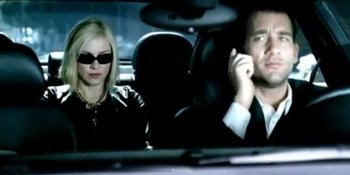 Aksi Tengil Clive Owen Ketika Menjadi Sopir Pribadi Madonna