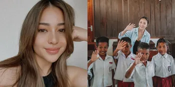 Tempuh Medan yang Sulit, 7 Potret Nikita Willy Kunjungi SD di NTT - Membaur Bareng Siswa dan Bantu Bagikan Nasi Saat Makan