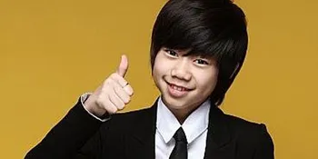 Aktor Remaja Park Ji Bin Lakukan Ciuman Pertama Dengan Sulli f(x)