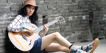Tidak Niat Koleksi, Kamar Sheryl Sheinafia Penuh 20 Gitar!