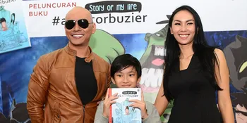 Akur, Deddy Corbuzier dan Kalina Ocktaranny Kompak Hadiri Wisuda Azka