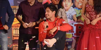 Alami Patah Tulang Kaki, Richard Kyle Tetap Hadiri Gala Premiere 'JOMBLO'