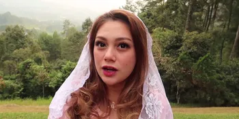 Alasan Celine Evangelista Pakai Kerudung di Acara Pemberkatan 7 Bulan Kehamilan