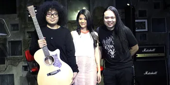 Alasan Drummer Andra &#38; The Backbone Produseri Rizky &#38; Thavita