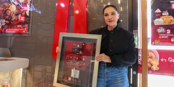 Album 'CINTA &#38; KENANGAN' Laku Keras, Andrea Lee Raih Triple Platinum Award!