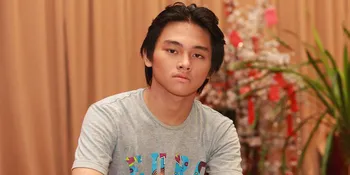 Aldi CJR Dikelilingi 3 Wanita Cantik di Poster Film 'SELEBGRAM'