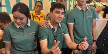 Aldi Taher Ajak Ibunda Hadiri Peresmian Bisnis Kuliner Terbaru