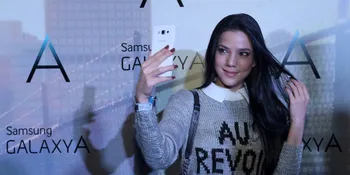 Alice Norin Pilih Smartphone yang Chic