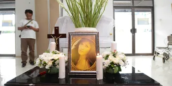 Almarhum Artis Yana Zein Disemayamkan Dengan Prosesi Kristiani