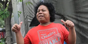 Almarhum Budi Anduk Dulu Sering Ziarah ke Makam Ibu Naik Vespa