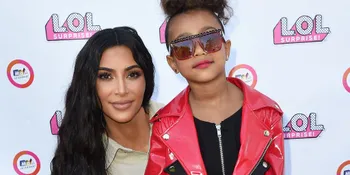 Anak-anak Kim Kardashian Tak Pernah Berbagi Pakaian Turunan