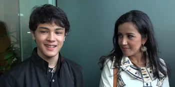 Andi Soraya Temani Anak Hadapi Wartawan