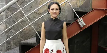 Andien Pamer Tubuh Eksotis Menggoda Dalam Balutan Kain Sumba