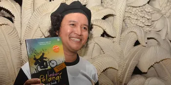 Andrea Hirata Terima Buch Award di Berlin