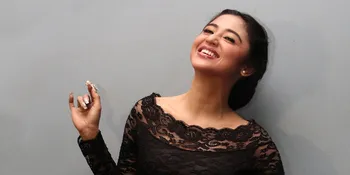 Aneh, Dewi Perssik Tak Pernah Bertemu Fisik Dengan Sang Pacar