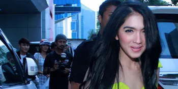 Angel Karamoy Ultah, Ini Yang Diberikan Oleh Steve Rumangkang