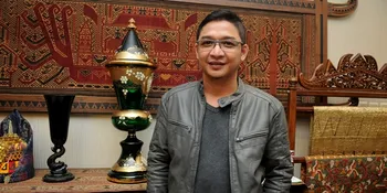 Anggap Wajar, Pasha Tak Merasa Baju + Banyak Pin Langgar Aturan