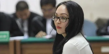 Angie Bantah Kesaksian Dua Fotografer Soal Blackberry