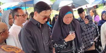 Anji Sempat Video Call Sebelum Sang Ayahanda Meninggal Dunia