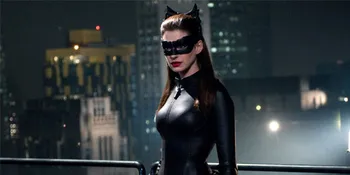 Anne Hathaway Berharap Ada Spin-Off Catwoman