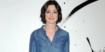 Anne Hathaway Main Film Komedi Yang Diproduseri Suaminya