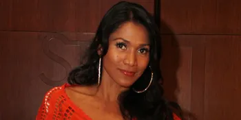 Anne J Cotto Menangis di Sidang Cerai Perdana