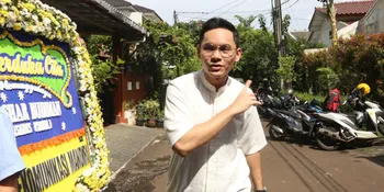 Antar Ayah ke Peristirahatan Terakhir, Ben Kasyafani Turun ke Liang Lahat