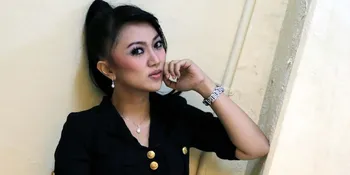 Antara Nyanyi dan Desainer, Echa Paramitha Pilih Mana?