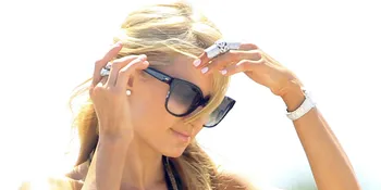 Apa Lagu Yang Diputar Paris Hilton di Mobil Mewahnya?